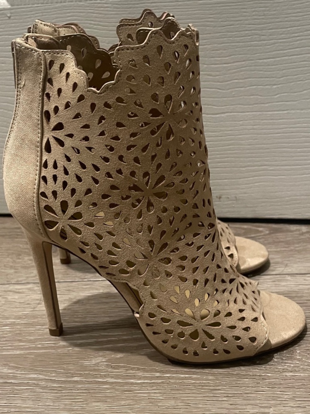 Ralidien Aldo Heels (Size US 7)